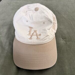 Los Angeles Dodgers logo hat
